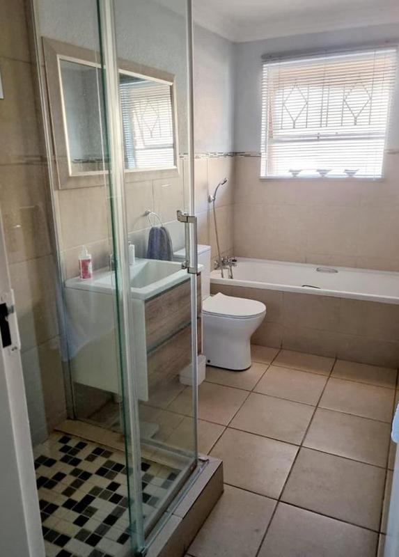 2 Bedroom Property for Sale in Robindale Gauteng