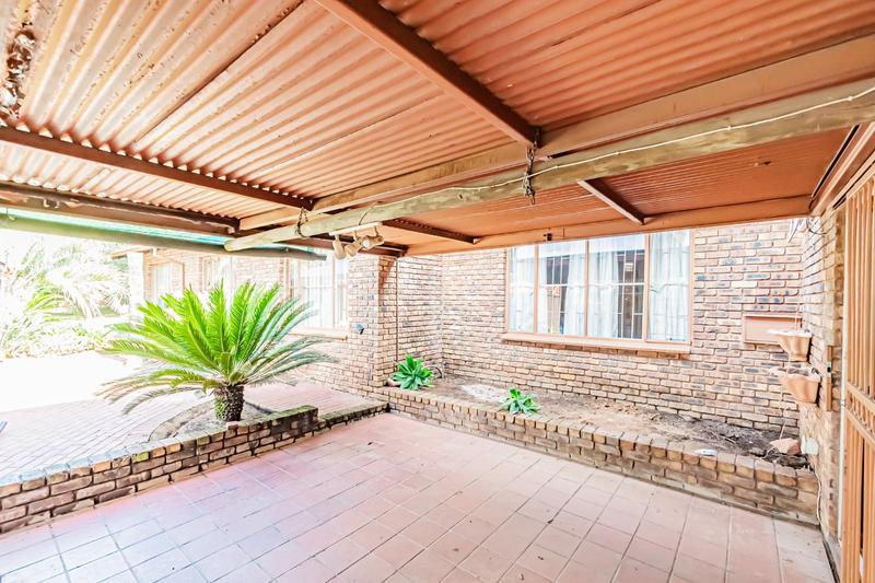 4 Bedroom Property for Sale in The Reeds Gauteng