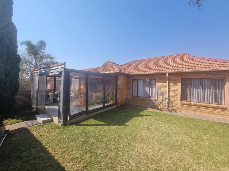 3 Bedroom Property for Sale in Heuwelsig Estate Gauteng