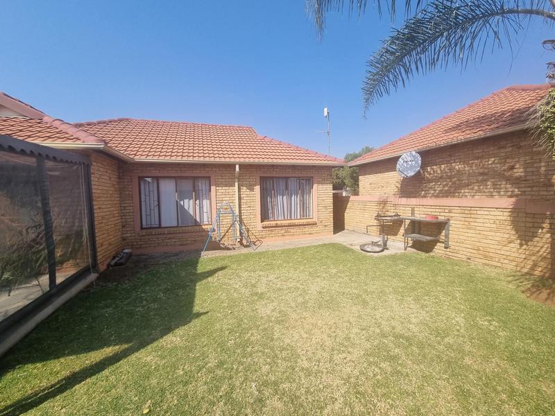 3 Bedroom Property for Sale in Heuwelsig Estate Gauteng