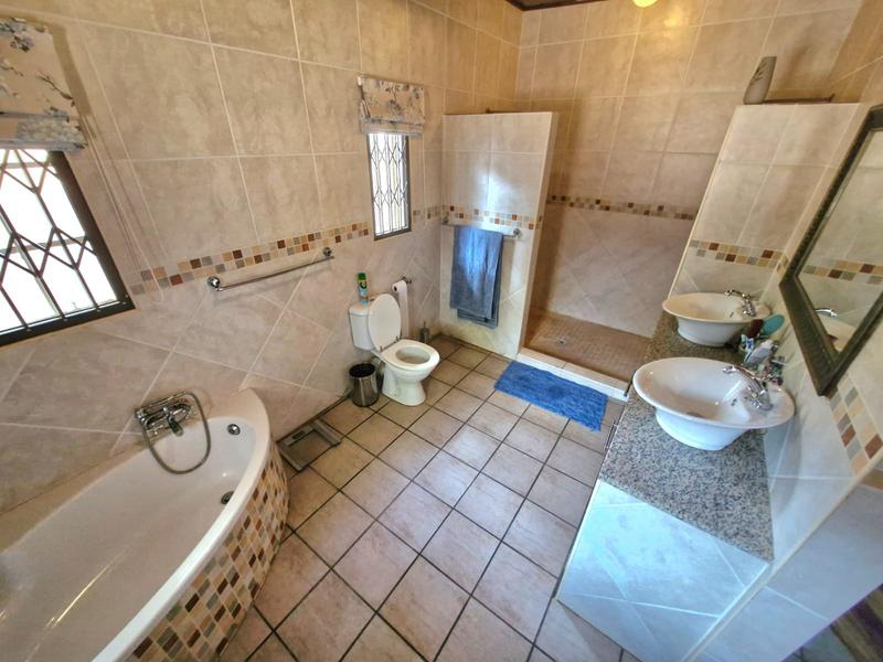 8 Bedroom Property for Sale in Raslouw A H Gauteng