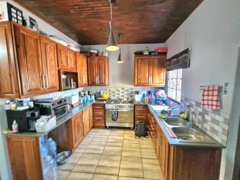 8 Bedroom Property for Sale in Raslouw A H Gauteng