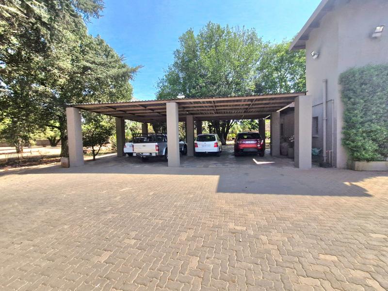 8 Bedroom Property for Sale in Raslouw A H Gauteng