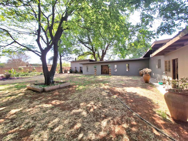 8 Bedroom Property for Sale in Raslouw A H Gauteng