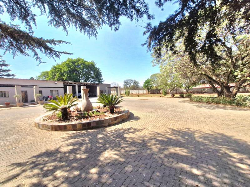 8 Bedroom Property for Sale in Raslouw A H Gauteng