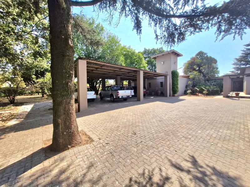 8 Bedroom Property for Sale in Raslouw A H Gauteng