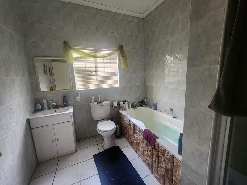 To Let 4 Bedroom Property for Rent in Elandsvlei Gauteng