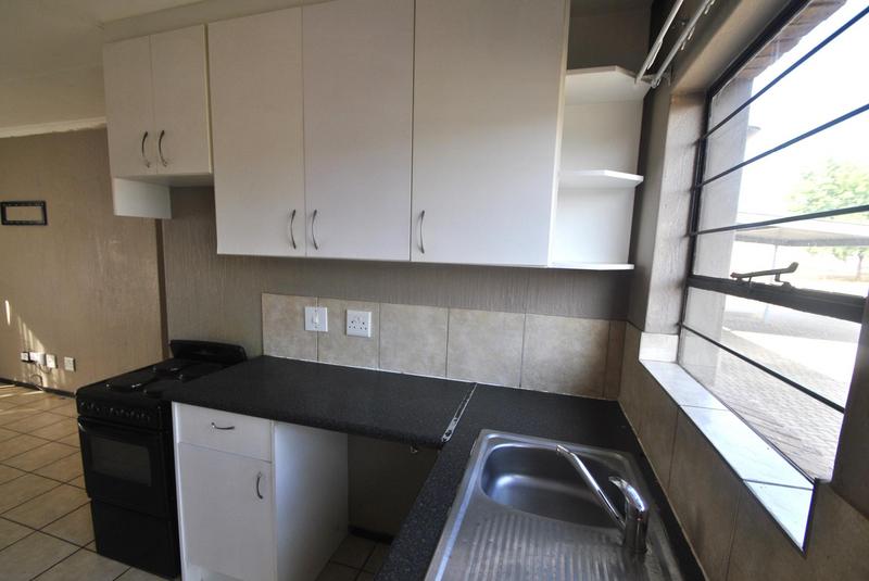 2 Bedroom Property for Sale in Dawn Park Gauteng