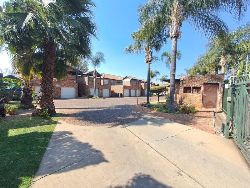 2 Bedroom Property for Sale in Doornpoort Gauteng