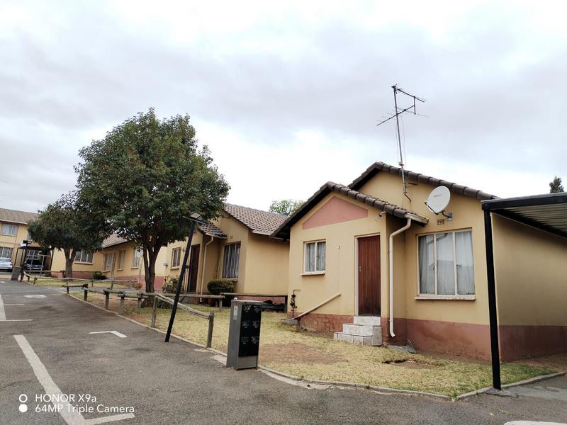 2 Bedroom Property for Sale in Corlett Gardens Gauteng