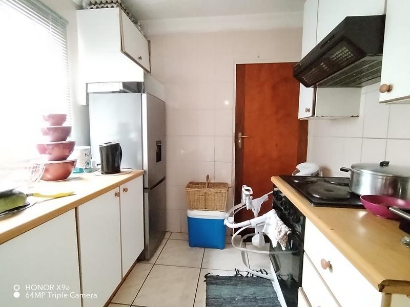 2 Bedroom Property for Sale in Corlett Gardens Gauteng