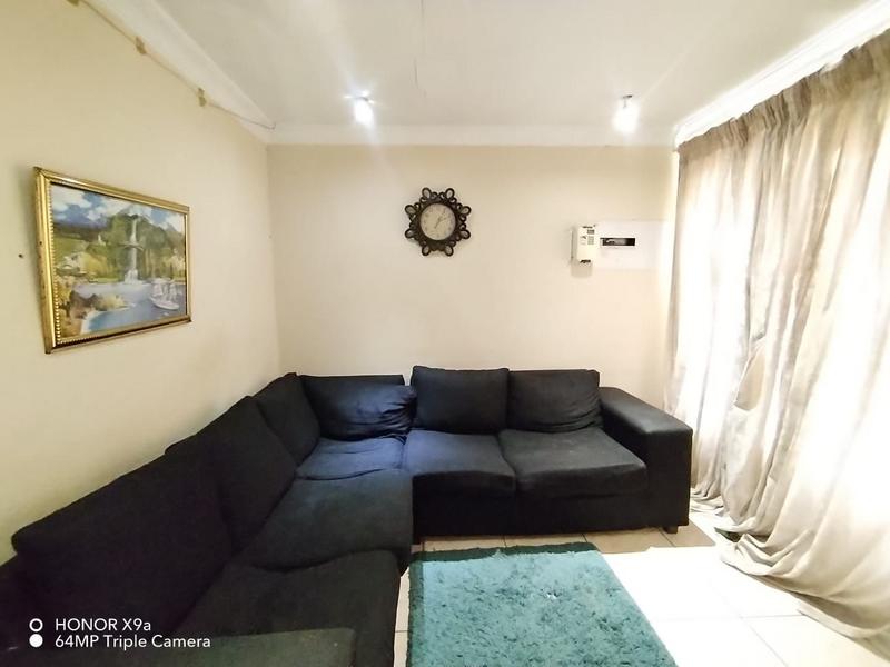 2 Bedroom Property for Sale in Corlett Gardens Gauteng