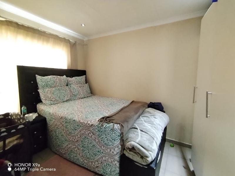 2 Bedroom Property for Sale in Corlett Gardens Gauteng