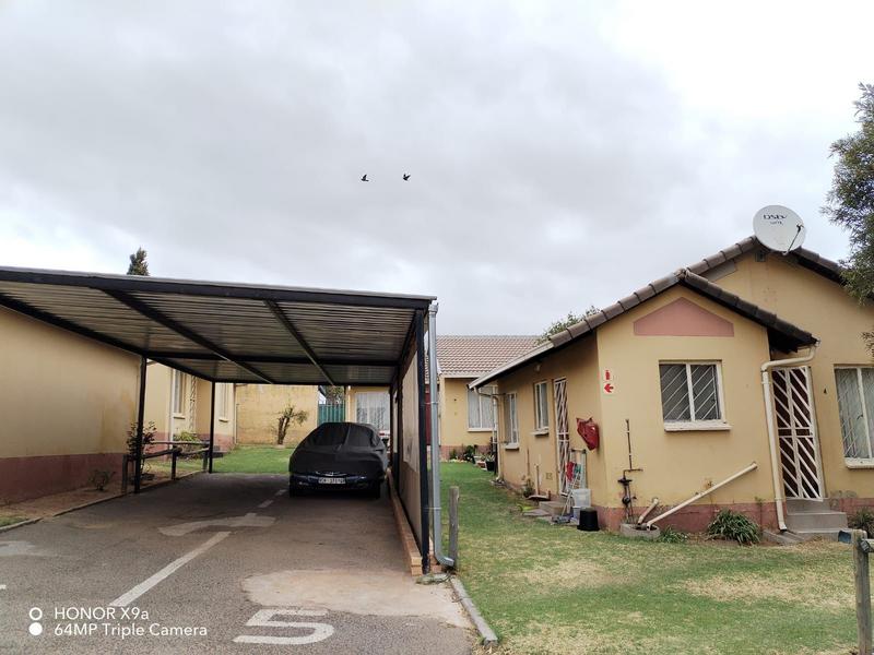 2 Bedroom Property for Sale in Corlett Gardens Gauteng