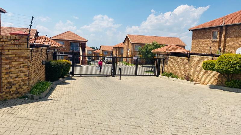 2 Bedroom Property for Sale in Towerby Gauteng