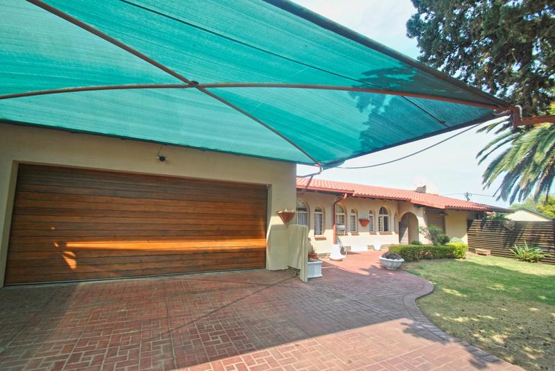 5 Bedroom Property for Sale in Farrarmere Gauteng