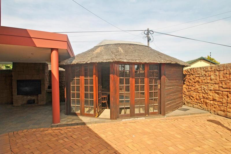 5 Bedroom Property for Sale in Farrarmere Gauteng