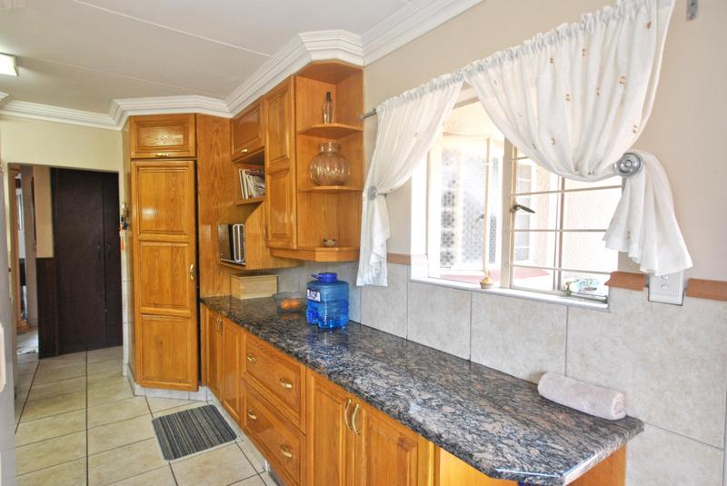 5 Bedroom Property for Sale in Farrarmere Gauteng