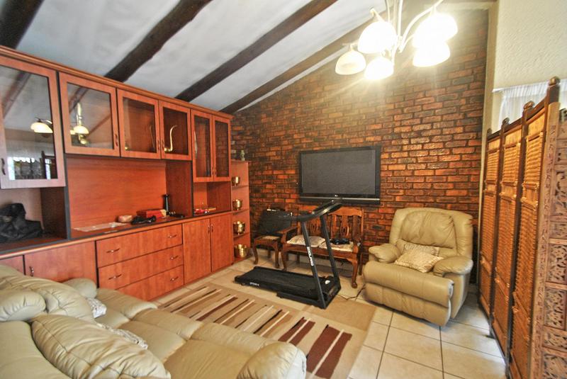 5 Bedroom Property for Sale in Farrarmere Gauteng