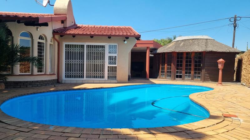 5 Bedroom Property for Sale in Farrarmere Gauteng