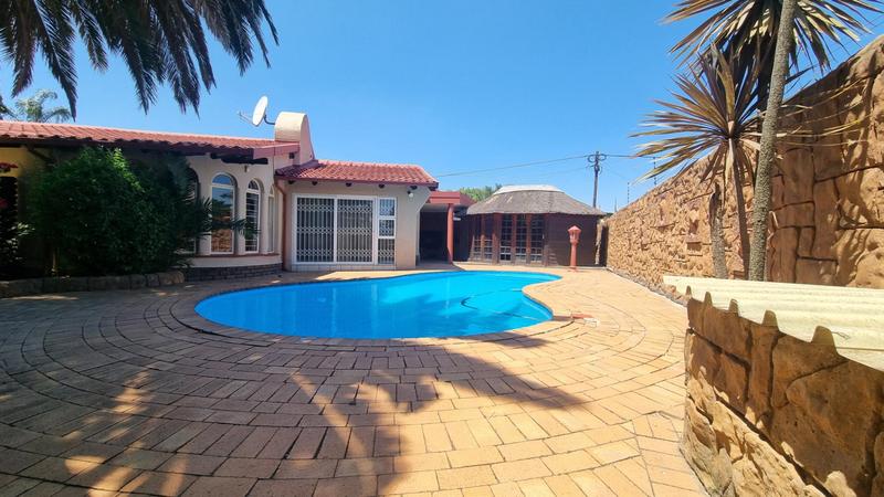 5 Bedroom Property for Sale in Farrarmere Gauteng