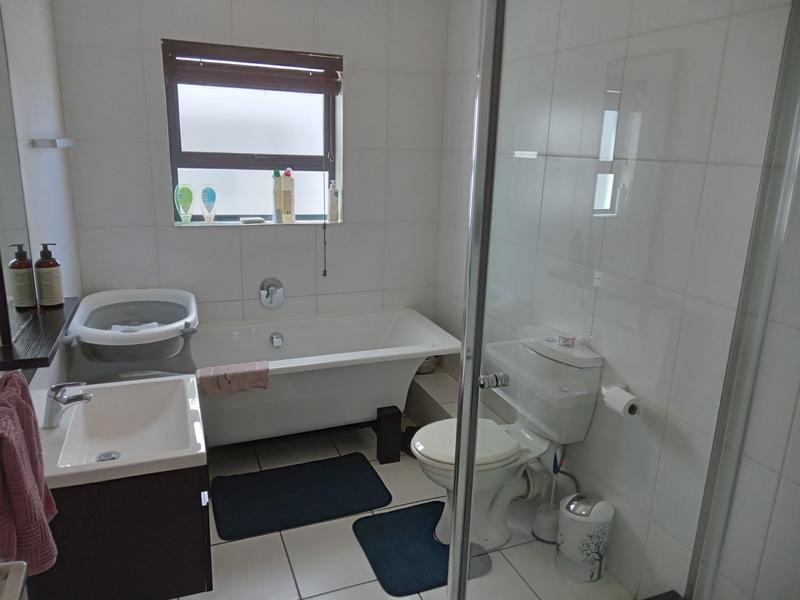 3 Bedroom Property for Sale in Greenstone Hill Gauteng