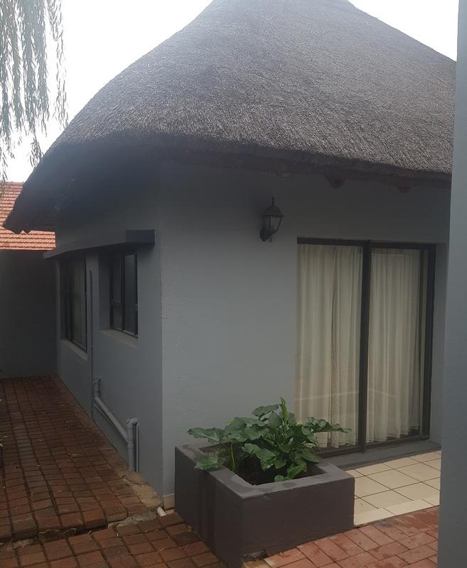 To Let 1 Bedroom Property for Rent in Waverley Gauteng