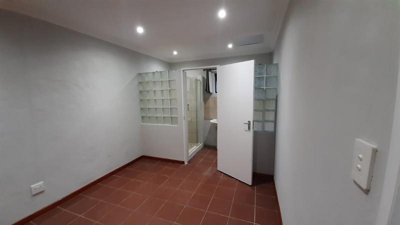 To Let 1 Bedroom Property for Rent in Waverley Gauteng