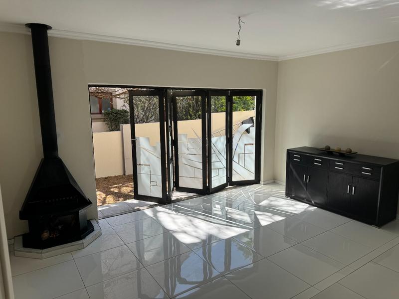 To Let 4 Bedroom Property for Rent in Craigavon Gauteng