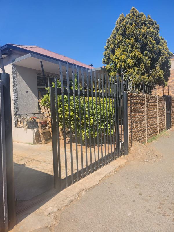 6 Bedroom Property for Sale in Regents Park Gauteng