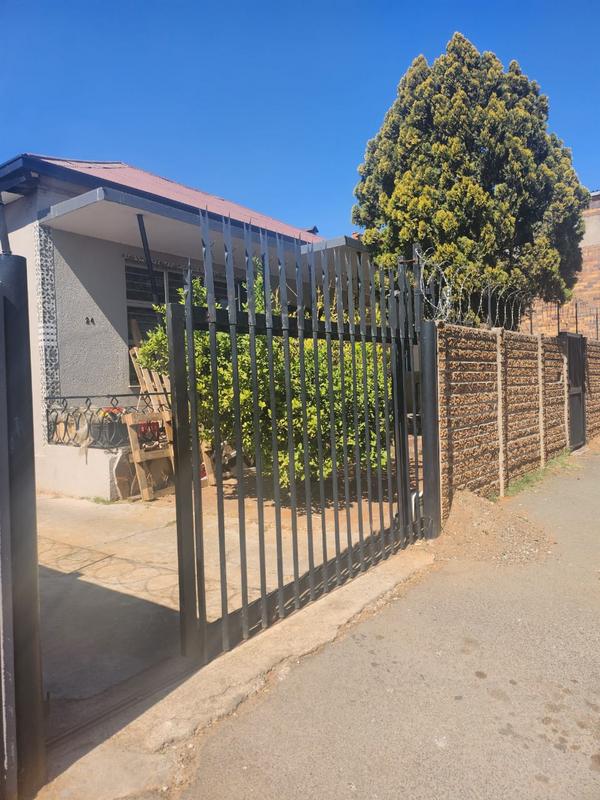 6 Bedroom Property for Sale in Regents Park Gauteng