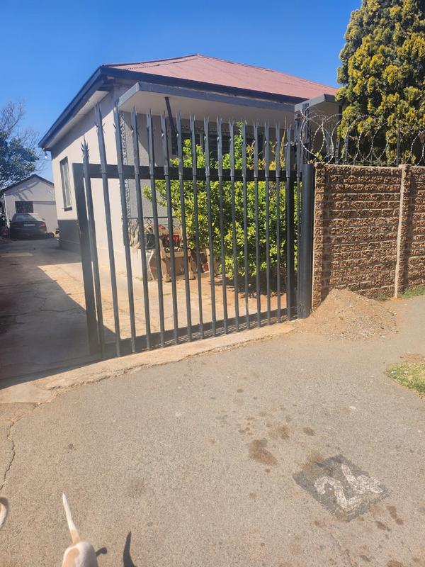 6 Bedroom Property for Sale in Regents Park Gauteng