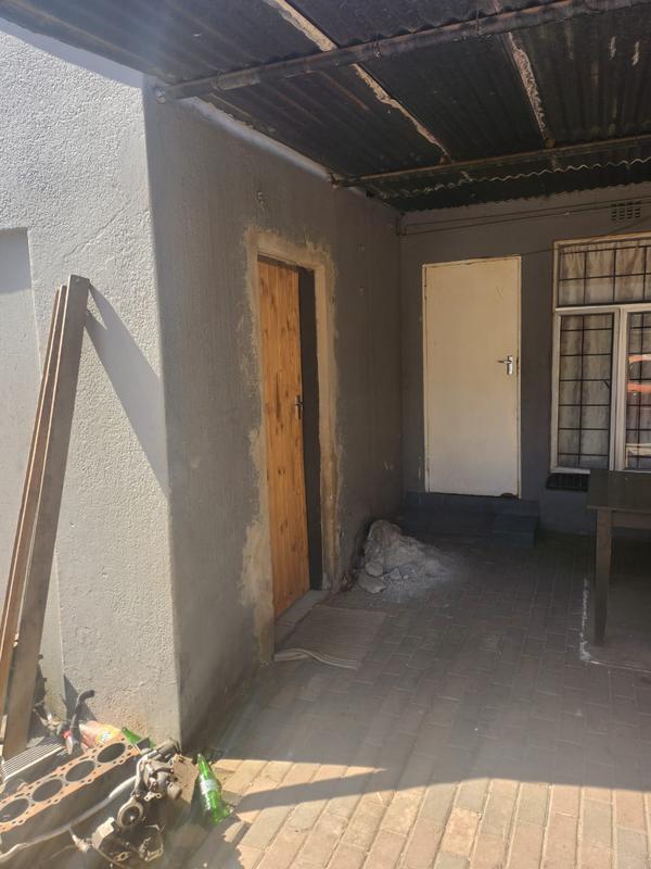 6 Bedroom Property for Sale in Regents Park Gauteng