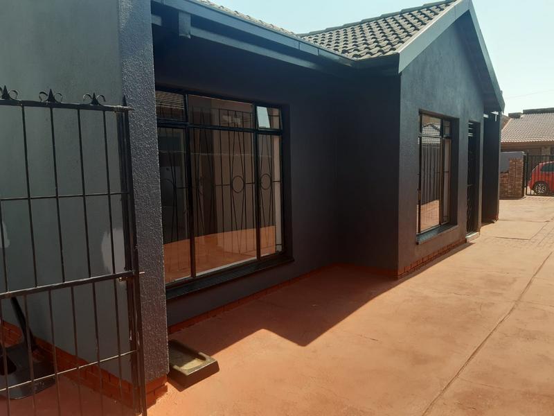 3 Bedroom Property for Sale in Protea North Gauteng