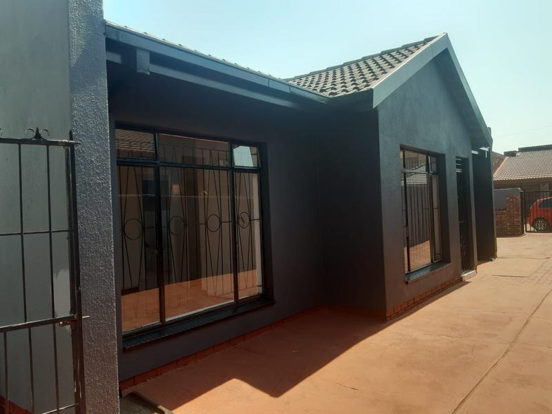 3 Bedroom Property for Sale in Protea North Gauteng