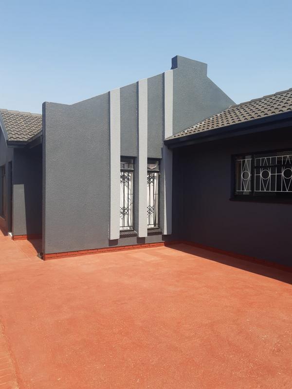 3 Bedroom Property for Sale in Protea North Gauteng