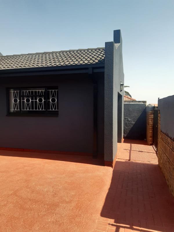 3 Bedroom Property for Sale in Protea North Gauteng