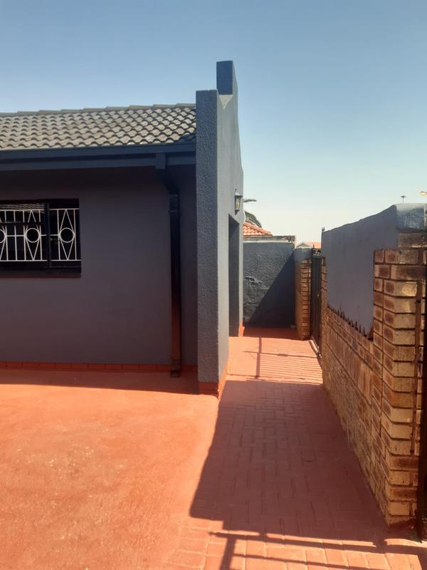 3 Bedroom Property for Sale in Protea North Gauteng