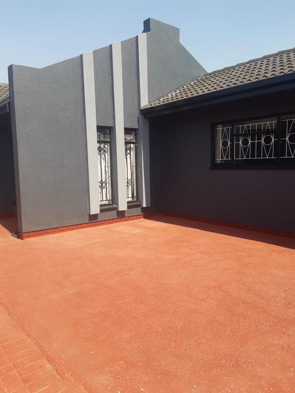 3 Bedroom Property for Sale in Protea North Gauteng