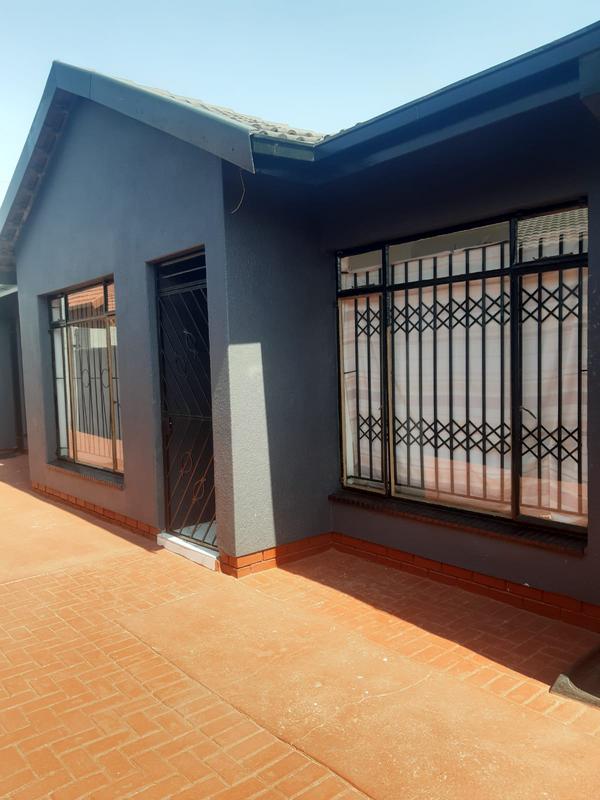 3 Bedroom Property for Sale in Protea North Gauteng