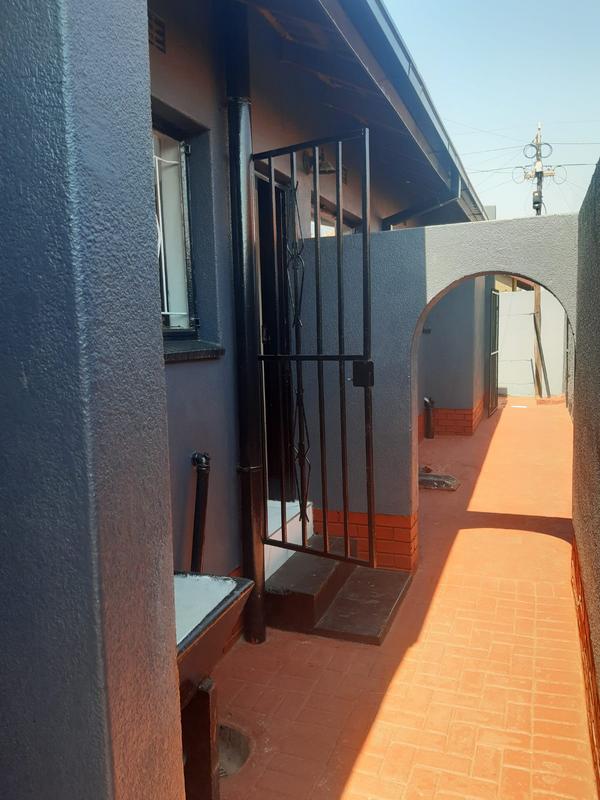 3 Bedroom Property for Sale in Protea North Gauteng