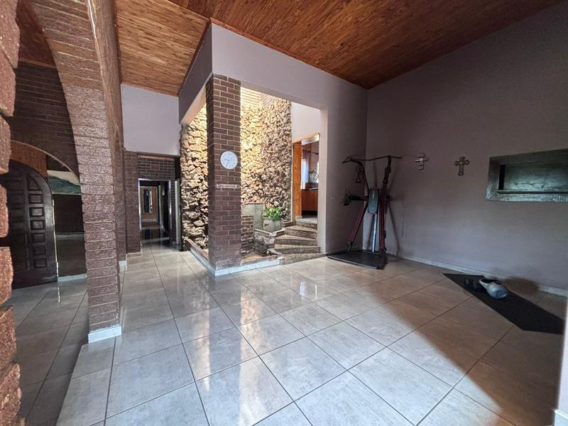 4 Bedroom Property for Sale in Floracliffe Gauteng