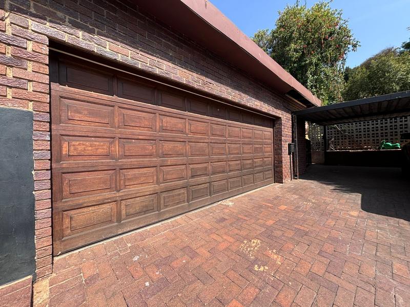 4 Bedroom Property for Sale in Floracliffe Gauteng