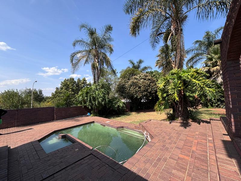 4 Bedroom Property for Sale in Floracliffe Gauteng