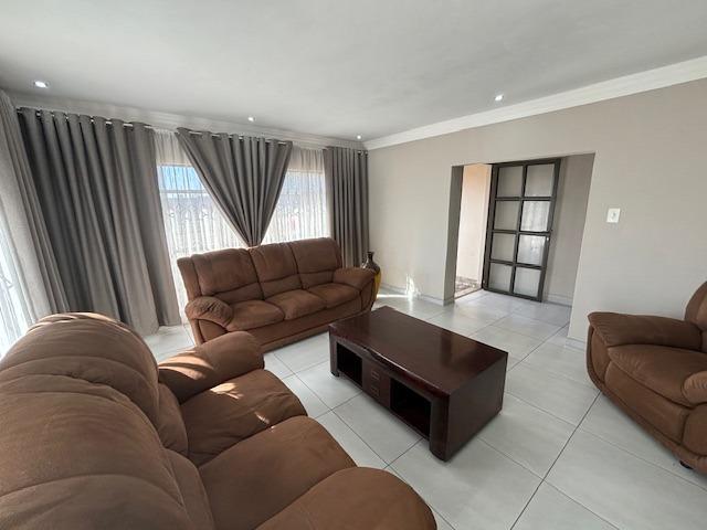 5 Bedroom Property for Sale in Mooilande Gauteng