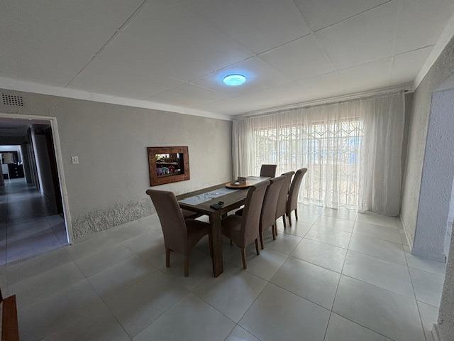 5 Bedroom Property for Sale in Mooilande Gauteng