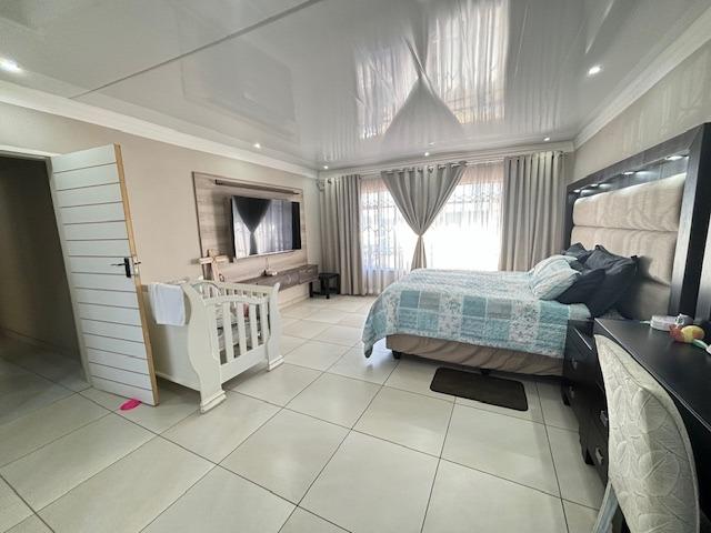 5 Bedroom Property for Sale in Mooilande Gauteng