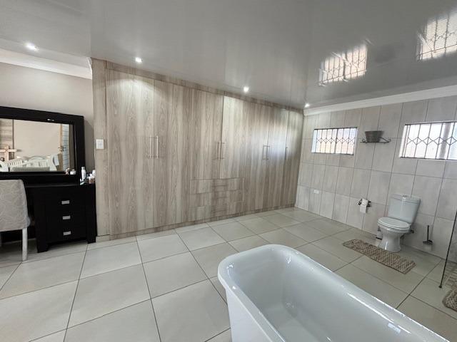 5 Bedroom Property for Sale in Mooilande Gauteng