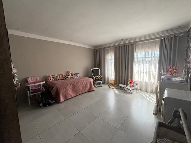 5 Bedroom Property for Sale in Mooilande Gauteng