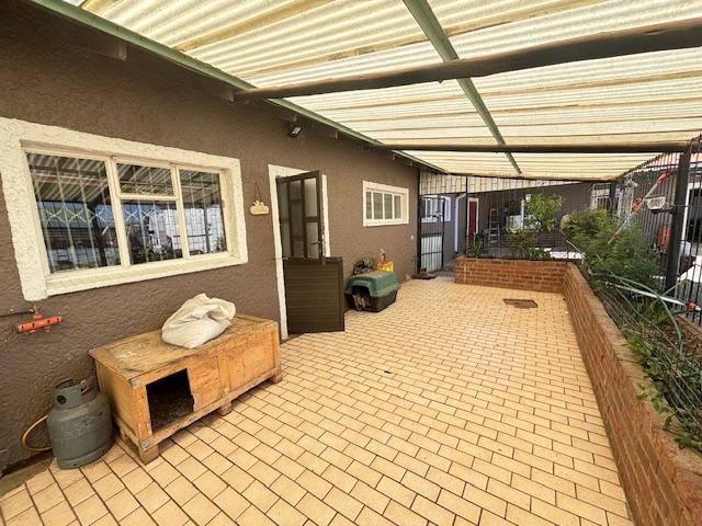 5 Bedroom Property for Sale in Mooilande Gauteng